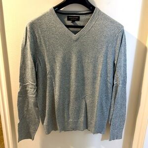 Vneck sweater, marled green, size S